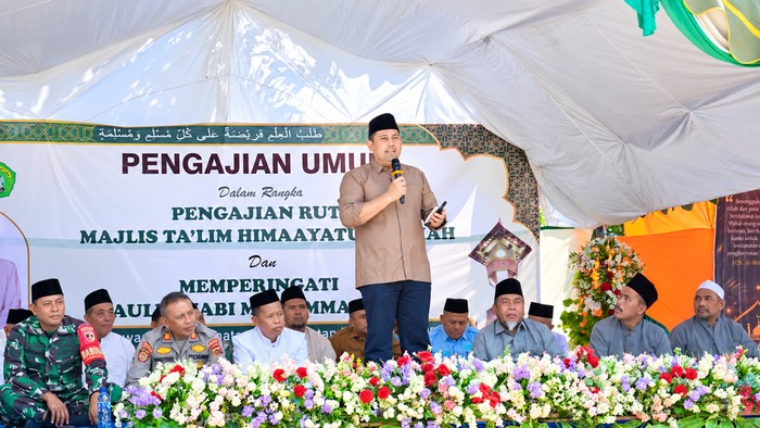 Bupati Merangin Jambi M Syukur saat menghadiri Pengajian Umum Majelis Talim Himayatul Ummah