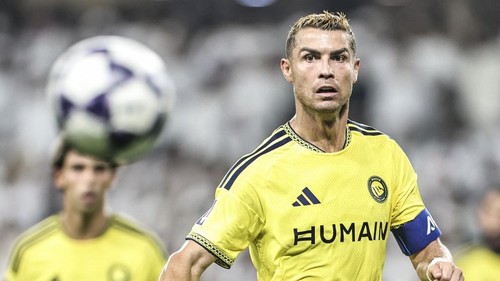 Nassrs Portuguese forward #07 Cristiano Ronaldo fights for the ball during the AFC Champions League Elite (ACL) football match between Al-Ain and Al-Nassr at the Azza Bin Zayed stadium in Al-Ain on September 15, 2026. (Photo by Fadel SENNA / AFP)