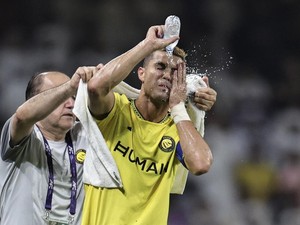Ronaldo Vs Al Ain: Ngambek di Lapangan, Banting Lawan