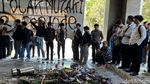 Mahasiswa UINSA Demo Rektorat