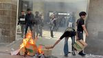 Aksi Bakar-bakar Warnai Demo Mahasiswa Tuntut Rektor UINSA Mundur