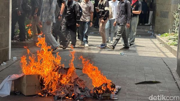 Demo Mahasiswa UINSA Surabaya