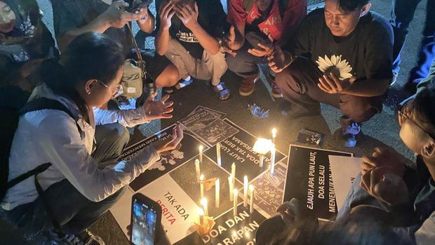 Doa Bersama Jurnalis Semarang Suasa aksi doa bersama para jurnalis Kota Semarang di Patung Kuda Undip Pleburan, Kecamatan Semarang Selatan, Kota Semarang, Rabu (16/9/2026).