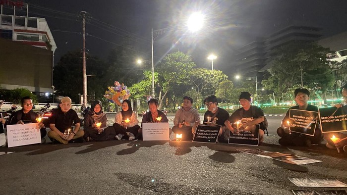 Suasa aksi doa bersama para jurnalis Kota Semarang di Patung Kuda Undip Pleburan, Kecamatan Semarang Selatan, Kota Semarang, Rabu (16/9/2026).