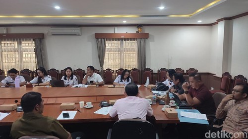 Rapat Pansus VIII DPRD Kota Denpasar yang membahas tentang pembentukan produk hukum daerah, Rabu (16/9/2026).