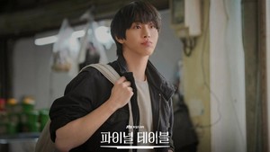 Gak cuma Kang Han memiliki talenta kuliner yang luar biasa, dia juga punya selera kelas atas. Tapi hanya itu yang terlihat dari luar, karena semua tentang Han Kang diselimuti misteri. (Foto: dok. JTBC)
