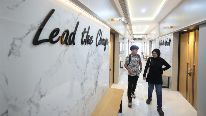 Foto koridor ruang kuliah UMY yang sudah direnovasi.