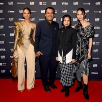 Putri Marino menjadi salah satu wajah Indonesia yang hadir di Toronto International Film Festival (TIFF) 2026 baru-baru ini. Aktris 33 tahun tersebut datang untuk memperkenalkan film terbaru Kamila Andini, Empat Musim Pertiwi, yang menjalani world premiere dalam program Centrepiece TIFF. Foto: Instagram/@redseafilm