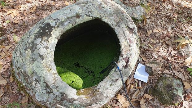 Guci kuno Laos berusia lebih dari 2.000 tahun lalu. Guci kuno Laos berusia lebih dari 2.000 tahun lalu.