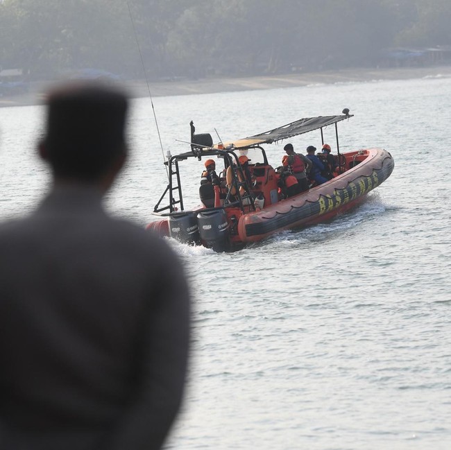 Hari Kesembilan, Tim SAR Kembali Cari 8 Orang Hilang di Selat Sunda