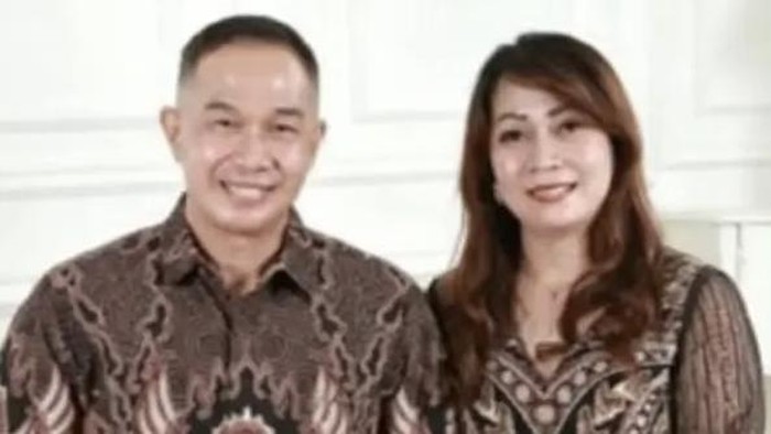 Helianto (55) dan Novika Liana (43), penumpang KM Virgo Transport 8