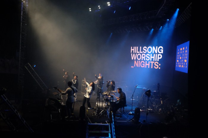 HILLSONG WORSHIP NIGHTS ASIA TOUR 2026 di Surabaya sukses besar! Konser perdana ini menyuguhkan pengalaman iman yang energik dan intim.