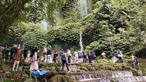 Indahnya pemandangan di Air Terjun Benang Kelambu, Lombok Tengah, belum lama ini. Foto: (Edi Suryansyah/detikBali)