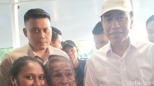 Jokowi saat tiba di Maumere, Sikka, NTT, Rabu (16/9/2026).