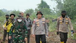Kapolda Riau dan Pangdam Cek Karhutla di Inhu, Gelar Salat Istisqo