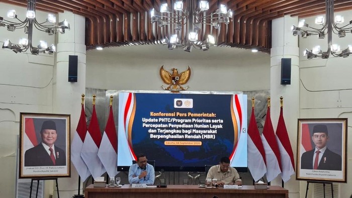 Kepala Bakom Muhammad Qodari dan Menteri PKP Maruarar Sirait