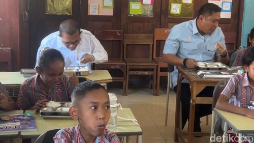 Kepala BGN Sudaryono dan Gubernur Laka Lena makan MBG bersama siswa-siswi SDK St Arnoldus, Rabu (16/9/2026).