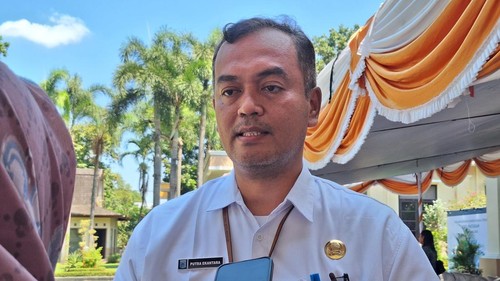 Kepala Disnaker Mataram, I Wayan Putra Ekantara, saat diwawancarai, Rabu (16/9/2026). (Nathea Citra/detikBali)