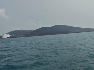 Anak Krakatau Ternyata Tumbuh Lagi Setelah Runtuh ke Laut