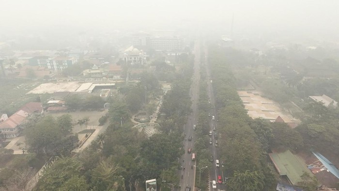 Kota Pontianak tertutup kabut asap.