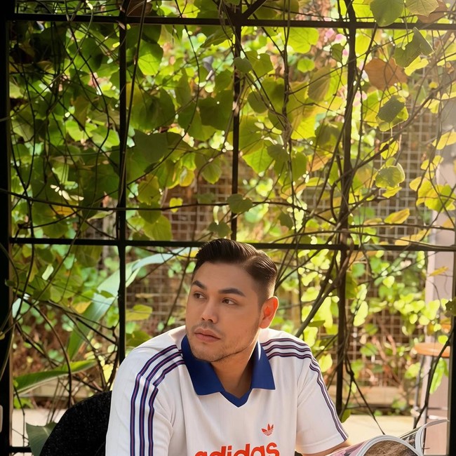 Liburan ke Jepang, Ivan Gunawan Asyik Ngopi hingga Makan Steak Wagyu