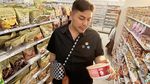 Liburan ke Jepang, Ivan Gunawan Asyik Ngopi hingga Makan Steak Wagyu