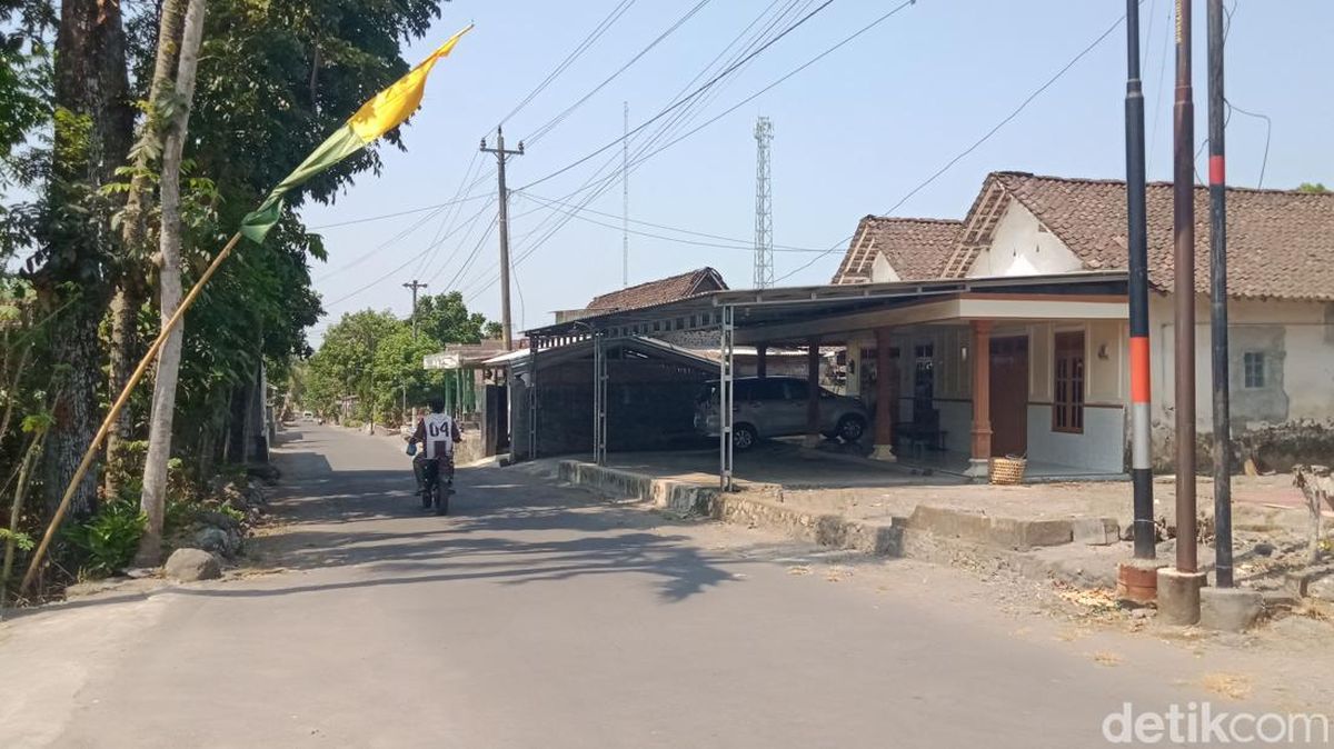 Cerita Warga Saksikan Bola Api Melayang di Permukiman Manisrenggo Klaten