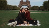 Merdi Octavia dan Rama Sahetapy sudah 8 tahun menikah. Mereka merayakan momen itu di Paris, Prancis. (Foto: dok Instagram merdioctav)