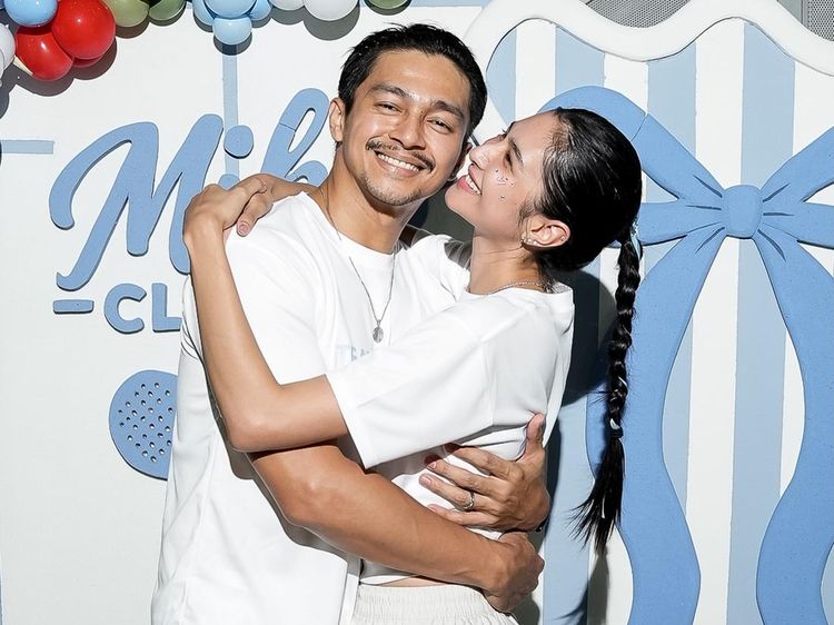 Kejutan Deva Mahenra Buat Ultah Mikha Tambayong