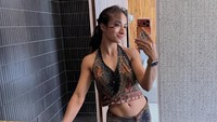 Penampilan anyar Naomi Zaskia yang kini terlihat mengecil setelah kurang lebih 3 tahun berproses untuk lebih sehat. Hasil dari belajar untuk lebih mindful dan aware sama gaya hidup, berat badan turun, lemak berkurang, otot bertambah, dan badan jadi lebih kuat, tulisnya dilihat di Instagram, Rabu (16/9/2026). (Foto: dok Instagram naonomnom)