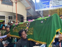 Tiba di Garut, Dua Korban KM Virgo yang Meninggal Langsung Dimakamkan