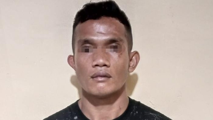 Pelaku Waldi usai diamankan petugas kepolisian.