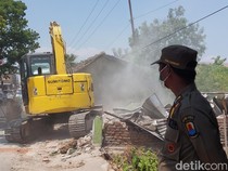 317 Bangunan Liar di Cirebon Dibongkar, Nasib PKL Terkatung