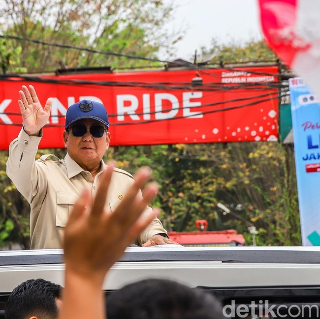 Prabowo Sapa Warga Usai Resmikan LRT Kelapa Gading - Manggarai