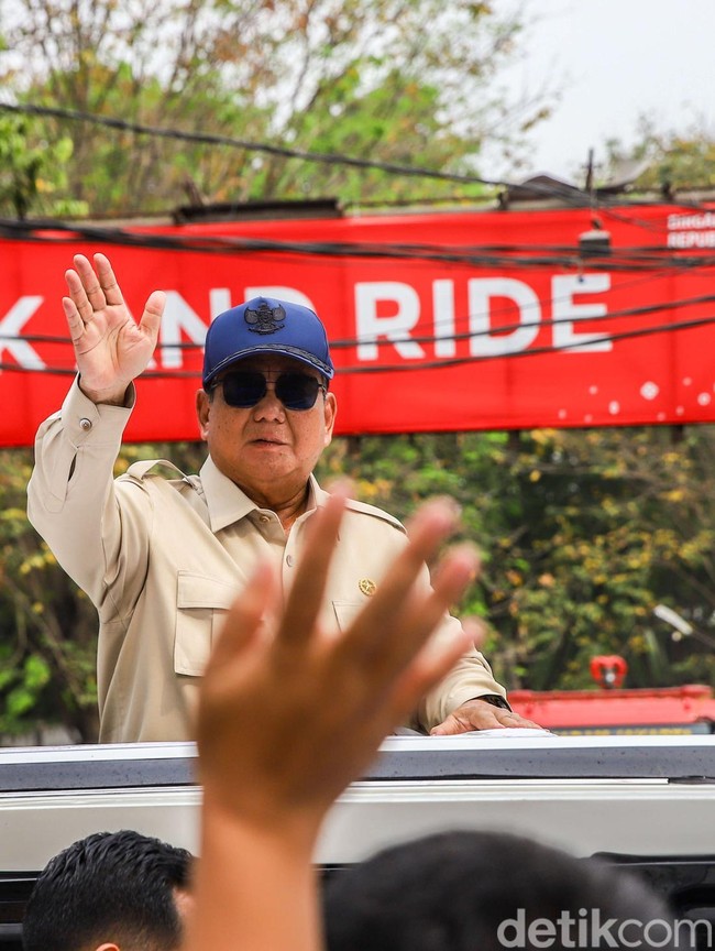 Prabowo Sapa Warga Usai Resmikan LRT Kelapa Gading - Manggarai