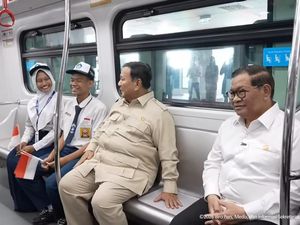 Prabowo Didampingi Pramono Naik LRT Kelapa Gading-Manggarai Sebelum Peresmian