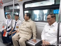 Prabowo Didampingi Pramono Naik LRT Kelapa Gading-Manggarai Sebelum Peresmian