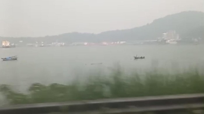 Salah satu kondisi kabut asap Padang di Pelabuhan Teluk Bayur yang makin pekat. (jeka Kampai/detikSumut)