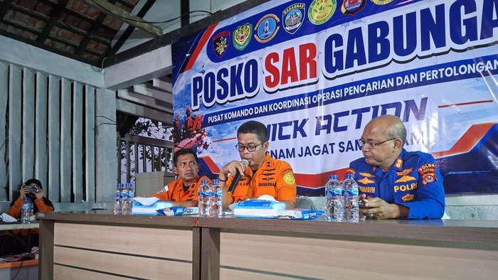 Kepala Kantor Basarnas Banten, Al Amrad, menjelaskan perkembangan pencarian lima jurnalis hilang, Rabu (16/9/2026).