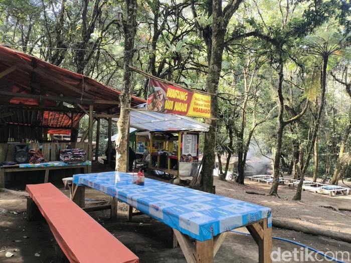 Seporsi mi ayam Wa Nana di ketinggian 1.626 MDPL Gunung Ciremai