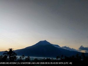 Gunung Lewotobi Laki-Laki Turun dari Siaga ke Waspada Hari Ini