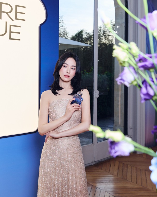 Sang aktris turut meramaikan acara peluncuran koleksi parfum mewah Guerlain L’Heure Bleue. Foto: dok. Instagram Guerlain