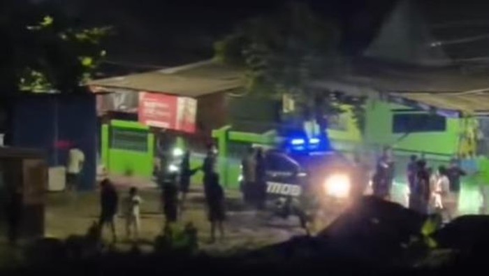 Tawuran di Asrama Bara-baraya Makassar.