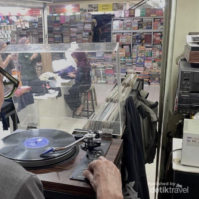 Serunya Ngubek Vinyl dan Kaset Lawas di Blok M Square