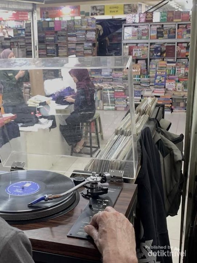 Serunya Ngubek Vinyl dan Kaset Lawas di Blok M Square