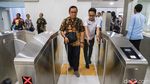 Warga Mulai Menjajal LRT Kelapa Gading - Manggarai
