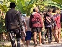 Video: Pria Mamasa Ditandu ke Puskesmas Gegara Tak Dipinjami Ambulans