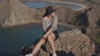Dilihat di Instagram, Wulan Guritno membagikan beberapa momen saat liburan. Ini ketika dirinya ke Pulau Padar di Nusa Tenggara Timur. (Foto: dok Instagram wulanguritno)