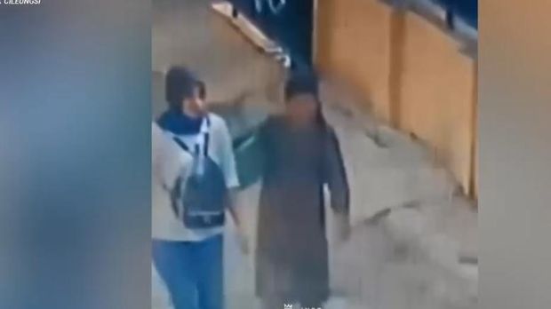 Aksi Wanita Perampas Uang Nenek Penjual Kue di Bogor