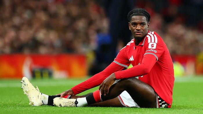 MANCHESTER, ENGLAND - SEPTEMBER 16: Ayden Heaven of Manchester United looks dejected during the Carabao Cup Third Round match between Manchester United and Brighton & Hove Albion at Old Trafford on September 16, 2026 in Manchester, England. (Photo by MB Media/Getty Images)